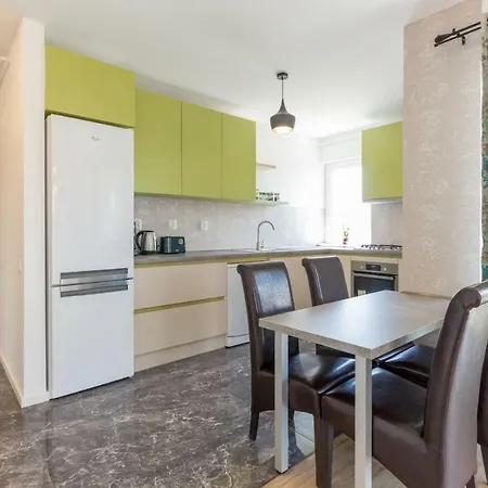 Floor View Penthouse Apartment *